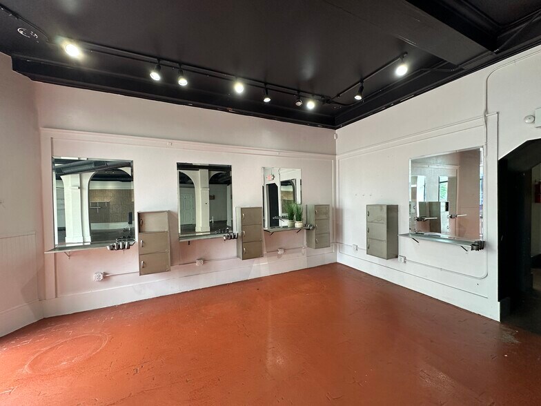 More Photos Of 1420 Lake Dr SE, Grand Rapids Restaurant For Lease