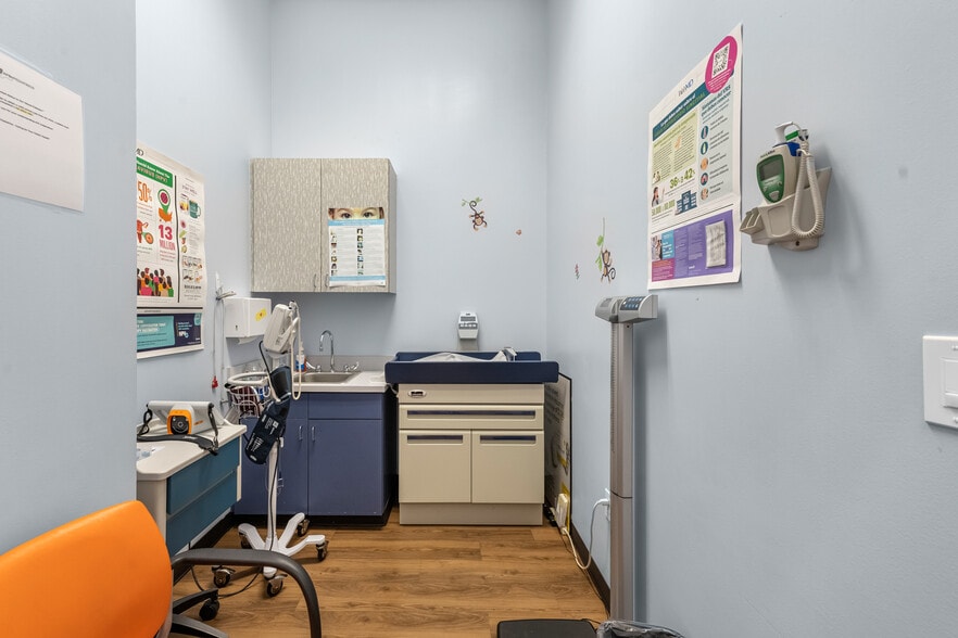 More Photos Of 3326 Watters Rd, Pasadena Office For Sale