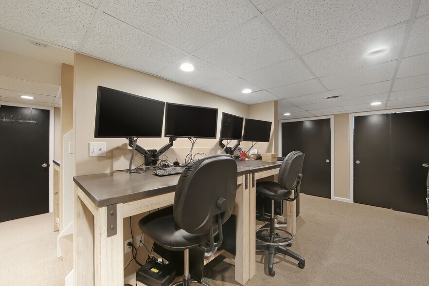 More Photos Of 4024 West Chester Pike, Newtown Square Office For Lease