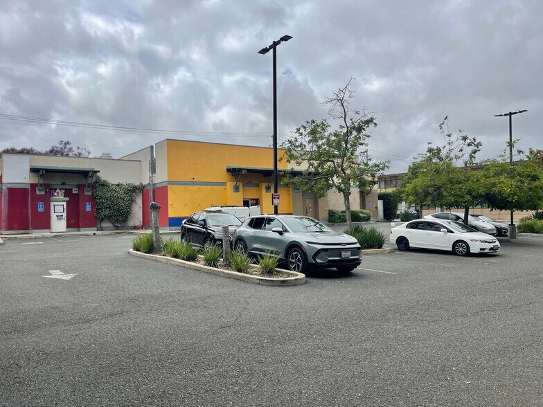 More Photos Of 213-217 W Winton Ave, Hayward Storefront For Lease