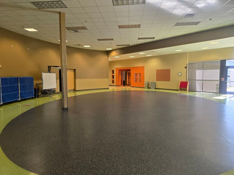 More Photos Of 10450 Hickman Mills Dr, Kansas City Daycare Center For Lease