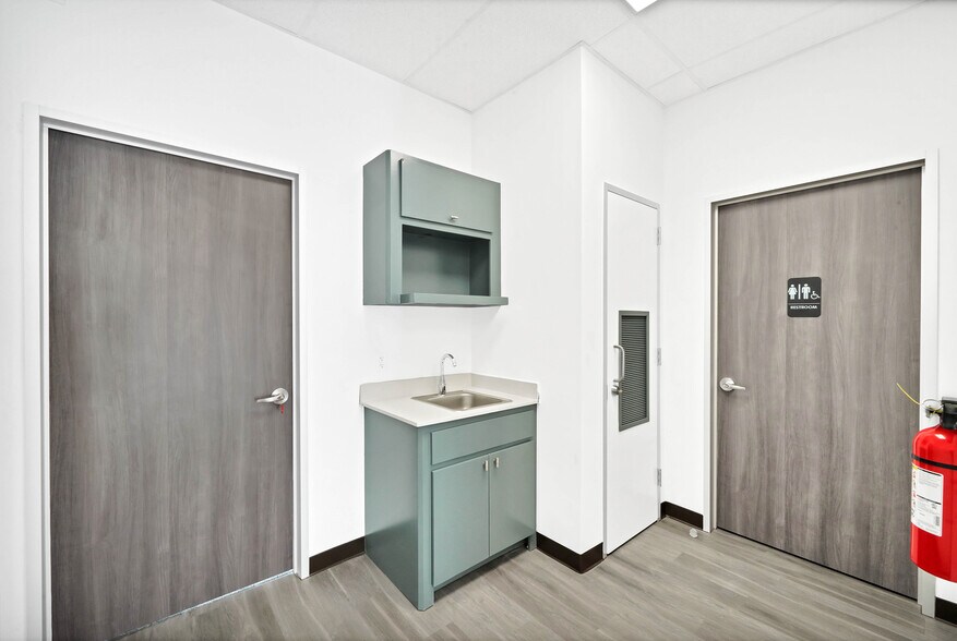 More Photos Of 12280 Broadway St, Pearland Office For Sale