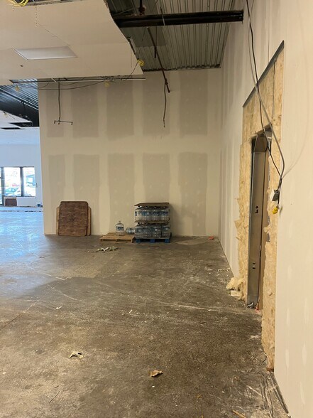 More Photos Of 1314-1360 Boul du Curé-Labelle, Blainville Storefront For Lease