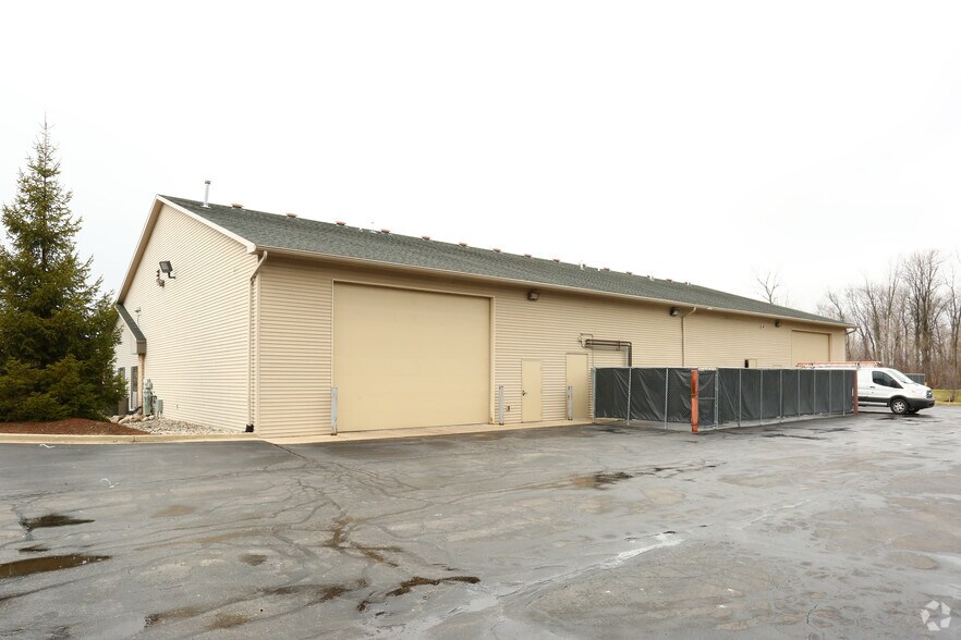 More Photos Of 1798 Holloway Dr, Holt Showroom For Lease