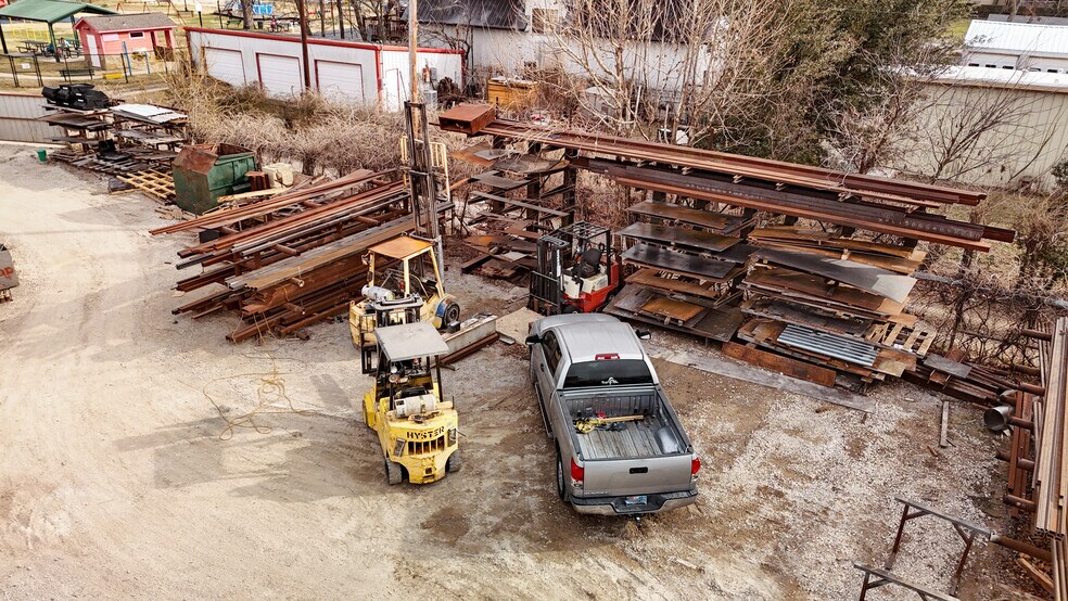 More Photos Of 111 E Liberty St, Pilot Point General Retail For Sale