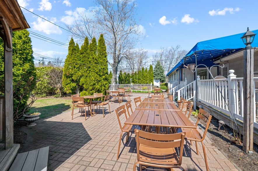 More Photos Of 3225 Sound Ave, Riverhead Storefront Retail Office For Sale