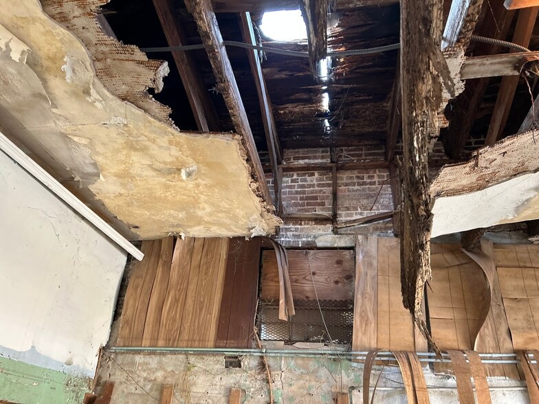 More Photos Of 710 Scenic Hwy, Baton Rouge Light Distribution For Sale