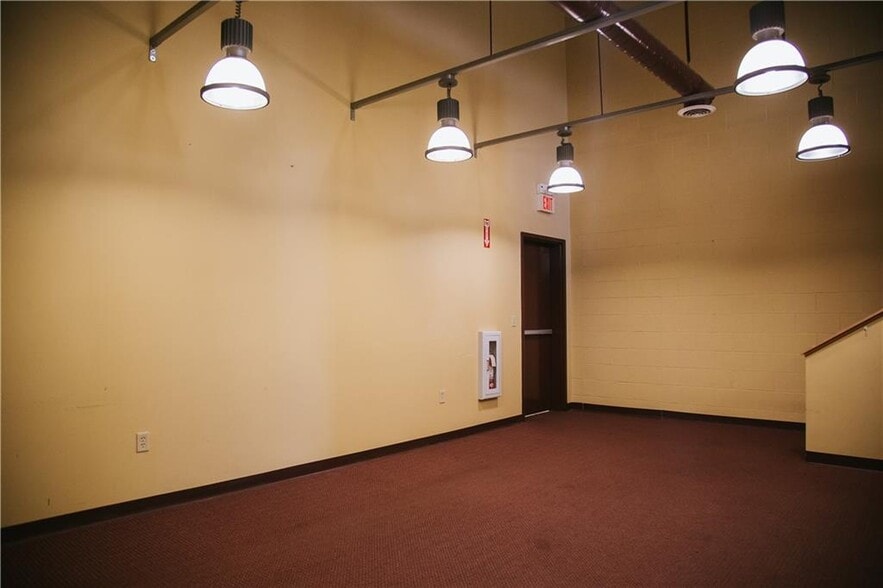 More Photos Of 81 Western Industrial Dr, Cranston Warehouse For Sale