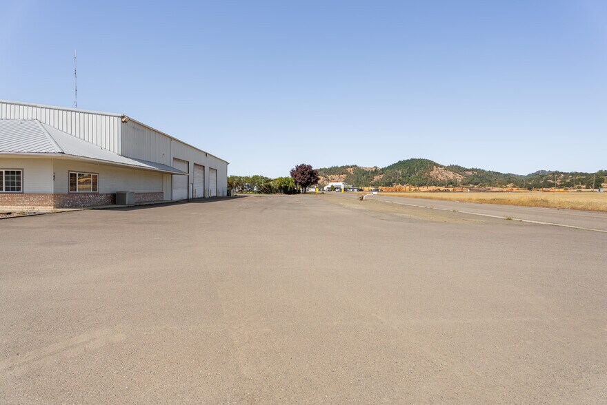 More Photos Of 180 Weyerhaeuser Dr N, Roseburg Warehouse For Sale