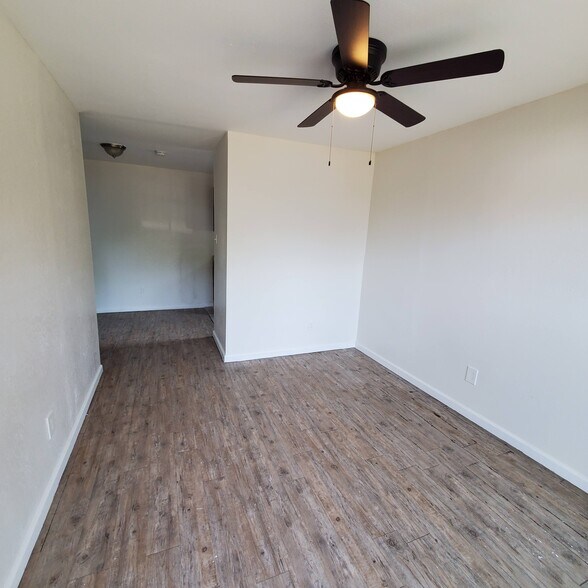 More Photos Of 4205 Metropolitan Ave, Dallas Apartments For Sale