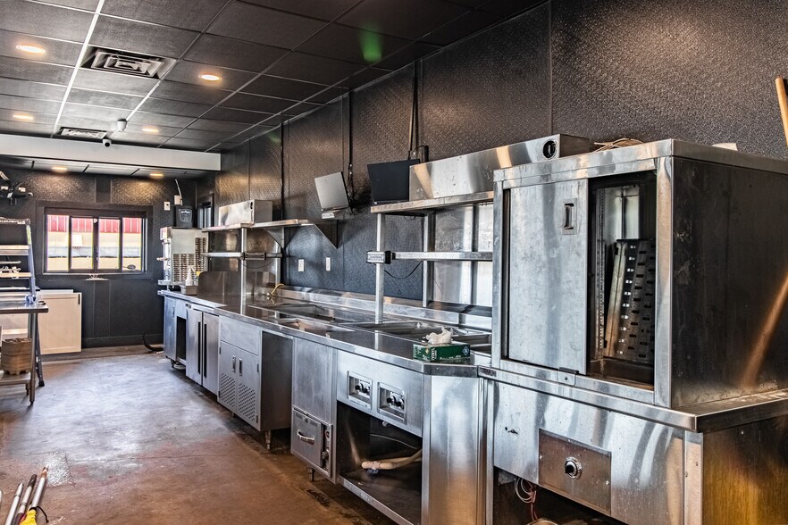 More Photos Of 2057 E Madison Ave, Bastrop Freestanding For Sale