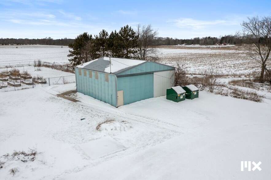 More Photos Of 21685 Northland Dr, Paris Distribution For Sale