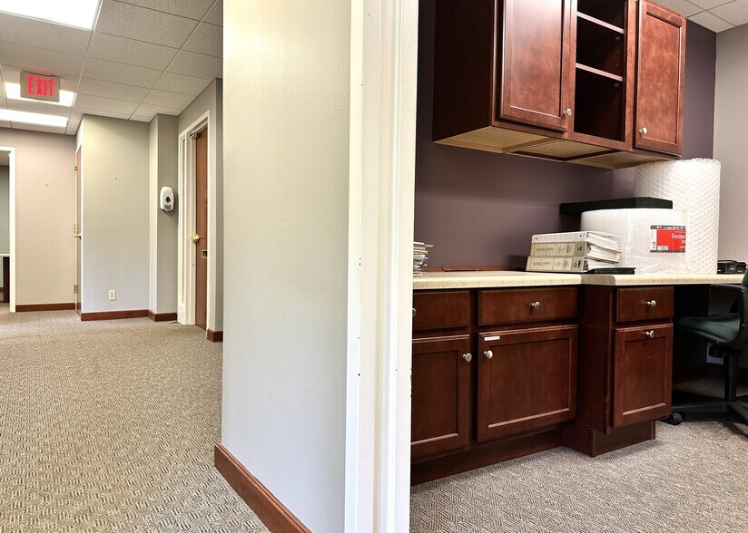 More Photos Of 7 Orchard St, Asheville Bank For Lease