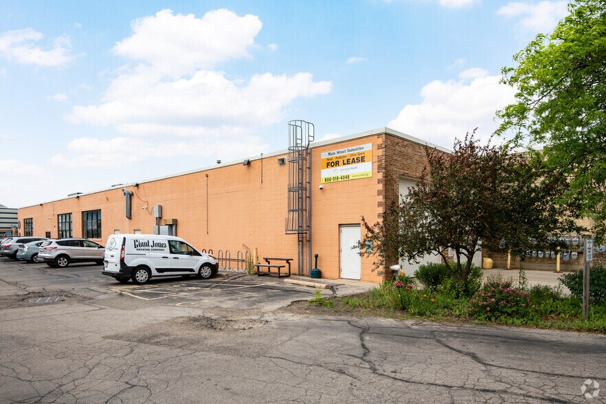 More Photos Of 931 E Main St, Madison Manufacturing For Lease