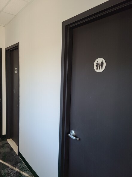 More Photos Of 183 Mineola Blvd, Mineola Office For Sale