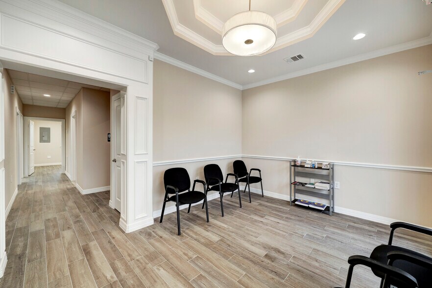 More Photos Of 16310 State Highway 249, Houston Showroom For Lease