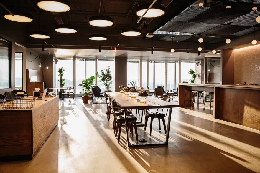 More Photos Of 1 PPG Pl, Pittsburgh Office For Lease