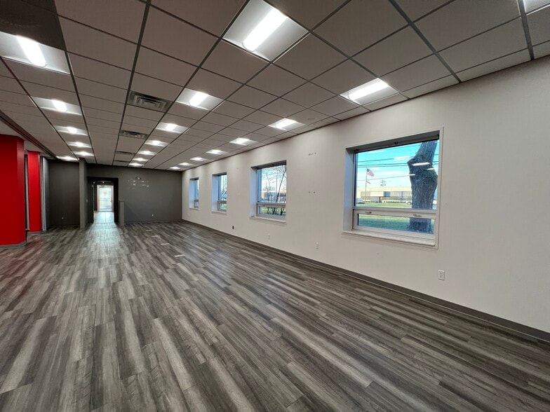 More Photos Of 11530 Stephens Rd, Warren Warehouse For Lease