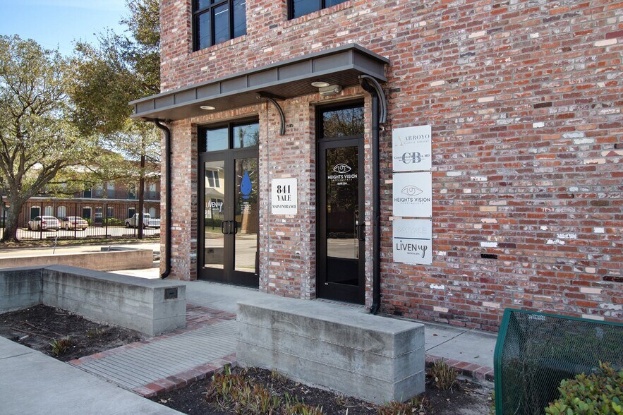 More Photos Of 841 Yale St, Houston Medical For Sale