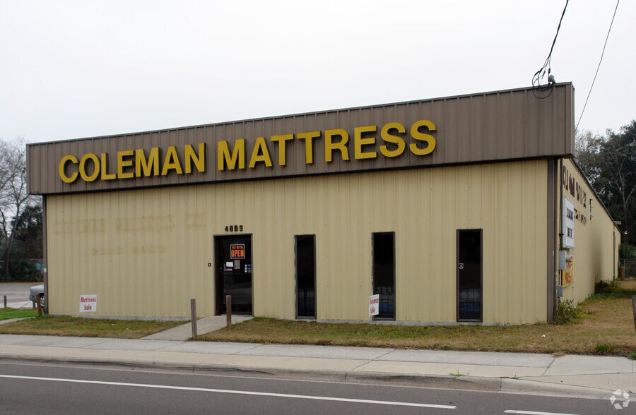 More Photos Of 4809 Main St, Jacksonville Freestanding For Lease