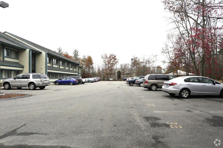 More Photos Of 93-95 Stiles Rd, Salem Office For Lease
