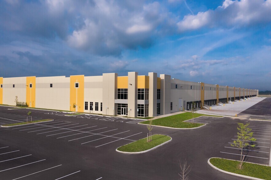 More Photos Of 1020 Enterprise Pkwy, West Jefferson Distribution For Lease