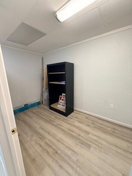 More Photos Of 325 W Venice Ave, Venice Storefront Retail Office For Lease