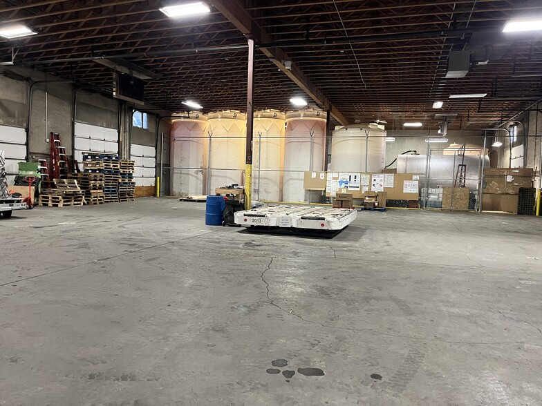 More Photos Of 4025 W 50th Ave, Anchorage Warehouse For Sale