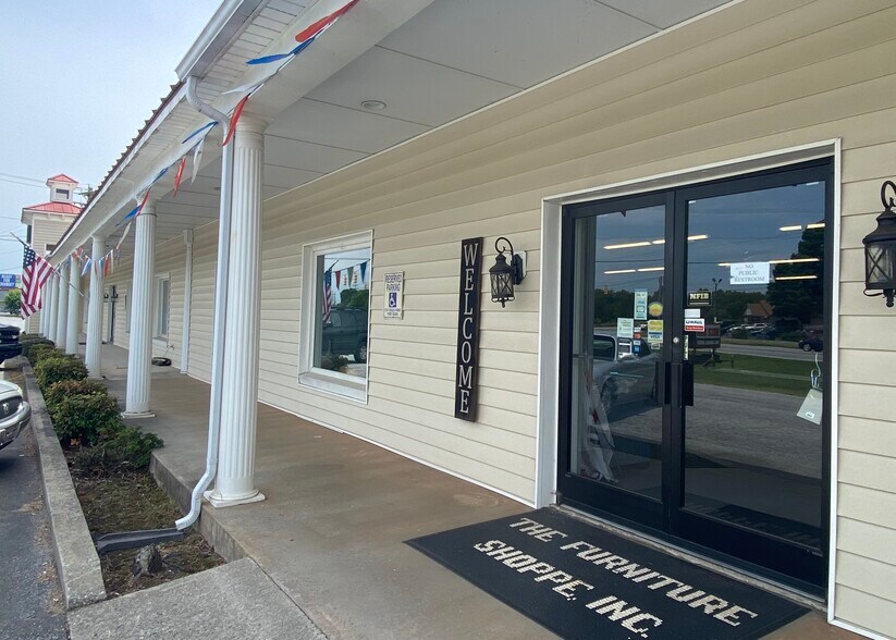 More Photos Of 3351 Hickory Blvd, Hudson Freestanding For Sale