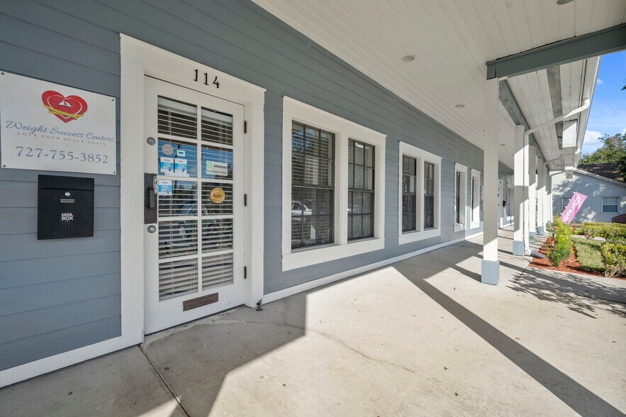 More Photos Of 104-118 E Bloomingdale Ave, Brandon Storefront Retail Office For Lease