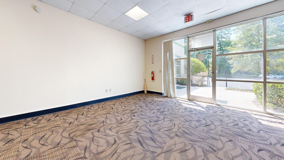 More Photos Of 3500 Gateway Centre Blvd, Morrisville Light Distribution For Lease