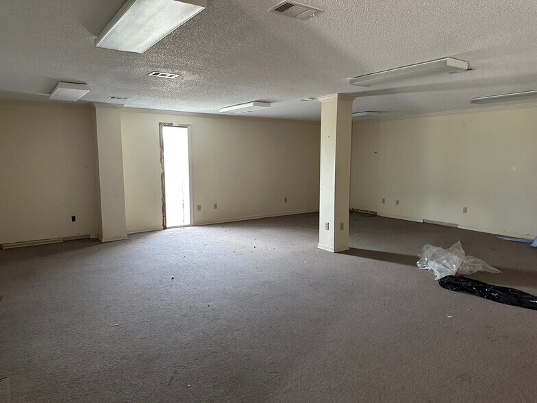 More Photos Of 1206 Shannon Blvd, Louisville Industrial For Sale