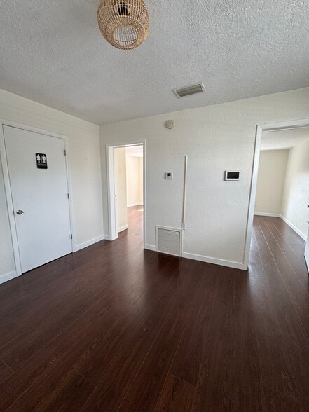 More Photos Of 401-411 Brevard Ave, Cocoa Storefront Retail Office For Lease