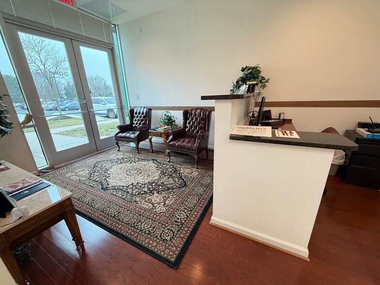 More Photos Of 4229 Lafayette Center Dr, Chantilly Business Park For Lease