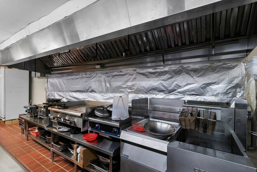 More Photos Of 1400 N Frazier St, Conroe Restaurant For Sale