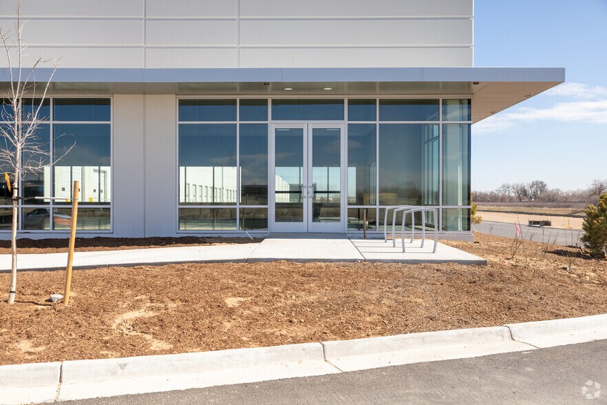 More Photos Of 6196 East Bridge St, Brighton Distribution For Lease