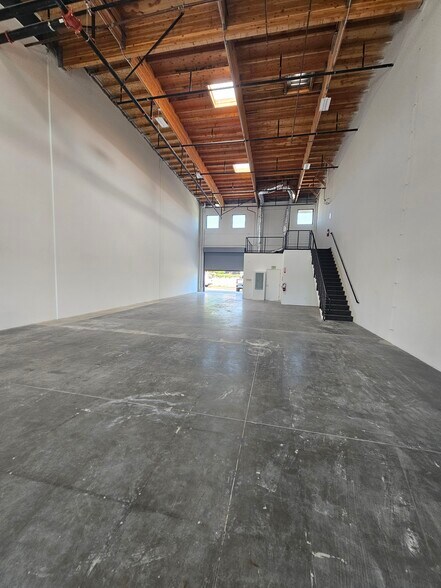 More Photos Of 10680 Silicon Ave, Montclair Warehouse For Lease