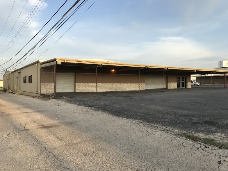 More Photos Of 1720 E 7th St, Odessa Industrial For Lease
