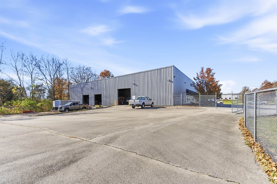More Photos Of 13720 Aiken Rd, Louisville Warehouse For Sale