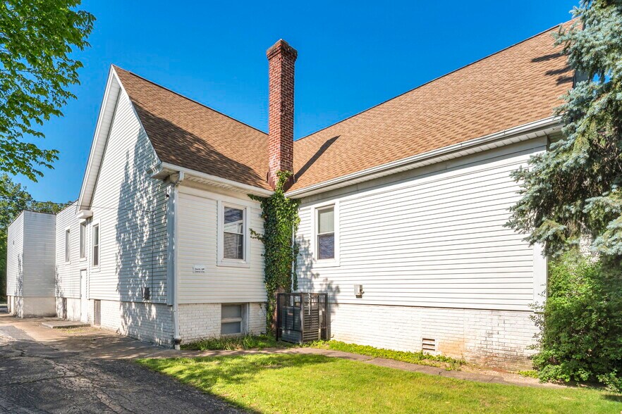 More Photos Of 15715 Libby Rd, Maple Heights General Retail For Sale