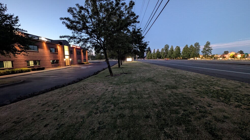 More Photos Of 20055 SW Pacific Hwy, Sherwood Office For Lease