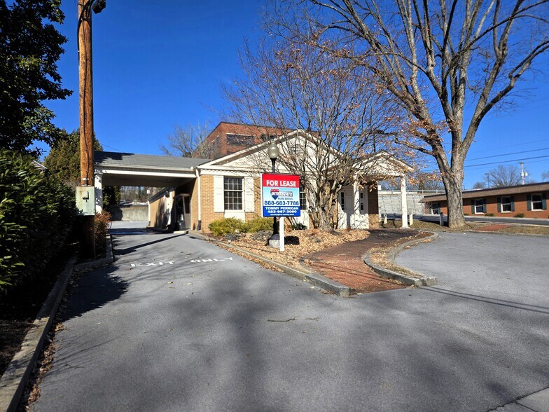 More Photos Of 159 E Valley St, Abingdon Medical For Lease