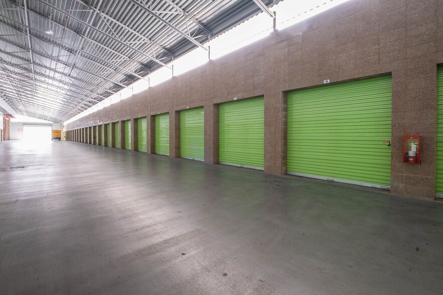 More Photos Of 960-1000 N Main St, Los Angeles Self Storage For Sale