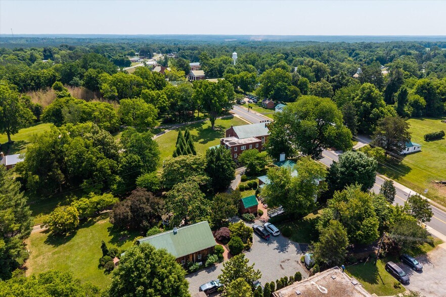 More Photos Of 252 David Bruce Ave, Charlotte Court House Hospitality For Sale