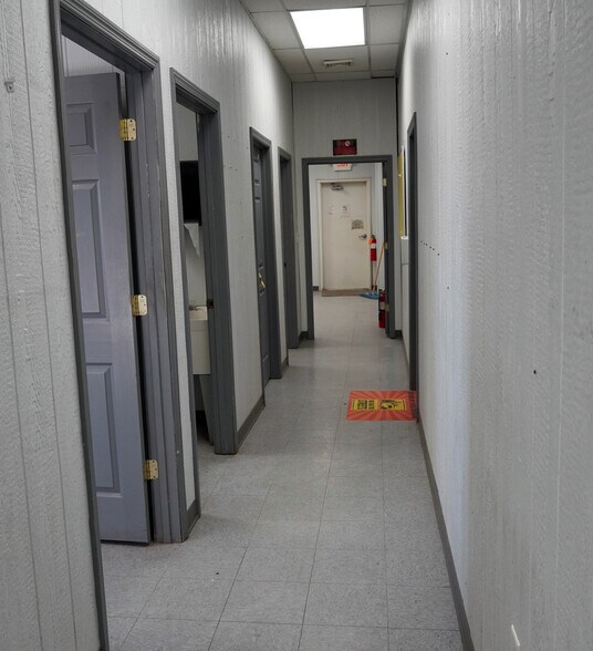 More Photos Of 150 Ayers Blvd, Belpre Light Distribution For Lease