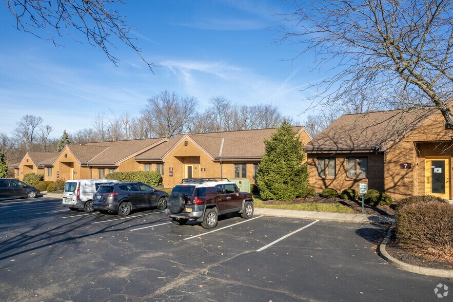 More Photos Of 1375 Kemper Meadow Dr, Forest Park Office Residential For Lease