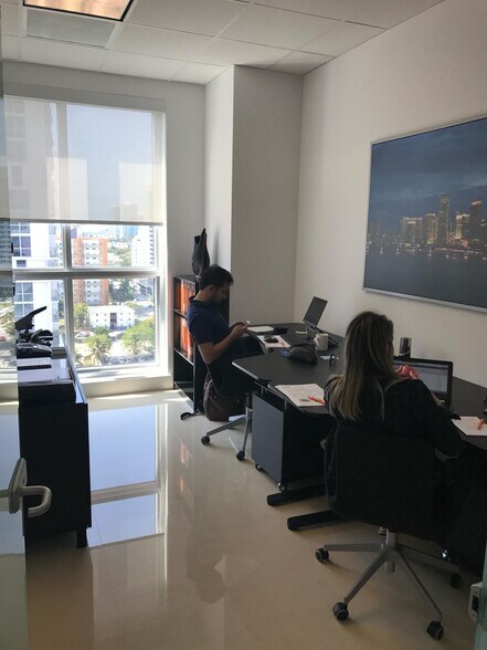 More Photos Of 175 SW 7th St, Miami Medical For Sale
