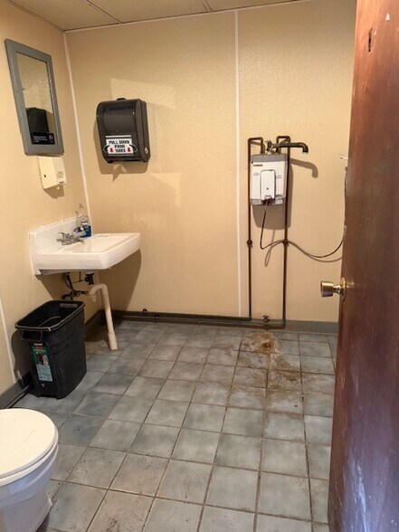 More Photos Of 2514 Foundry Pl, Clayville Industrial For Sale