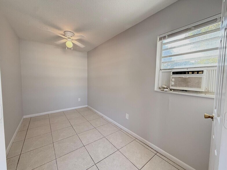 More Photos Of 920 S K St, Lake Worth Apartments For Sale