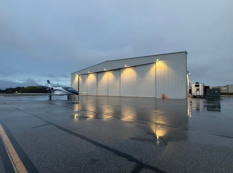 Primary Photo Of 40 Nation Drive, Newnan Airplane Hangar For Lease